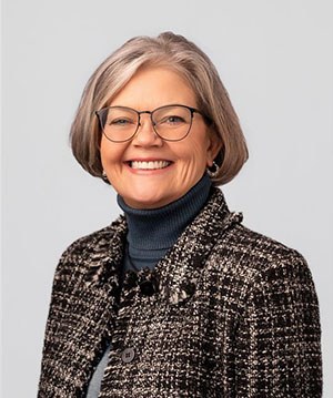 headshot of sandy christenson